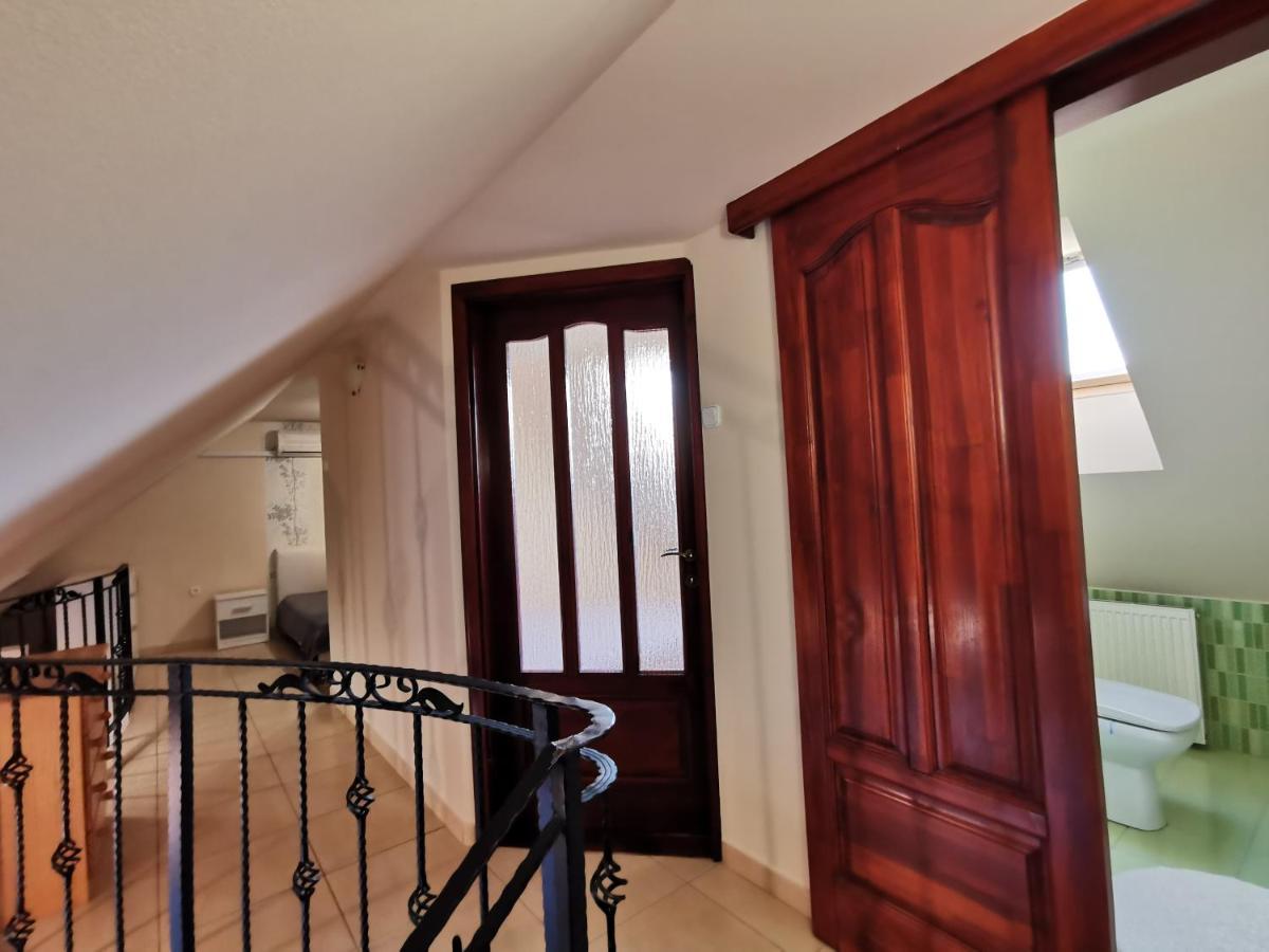 Galery Apartman Gyula Exterior foto
